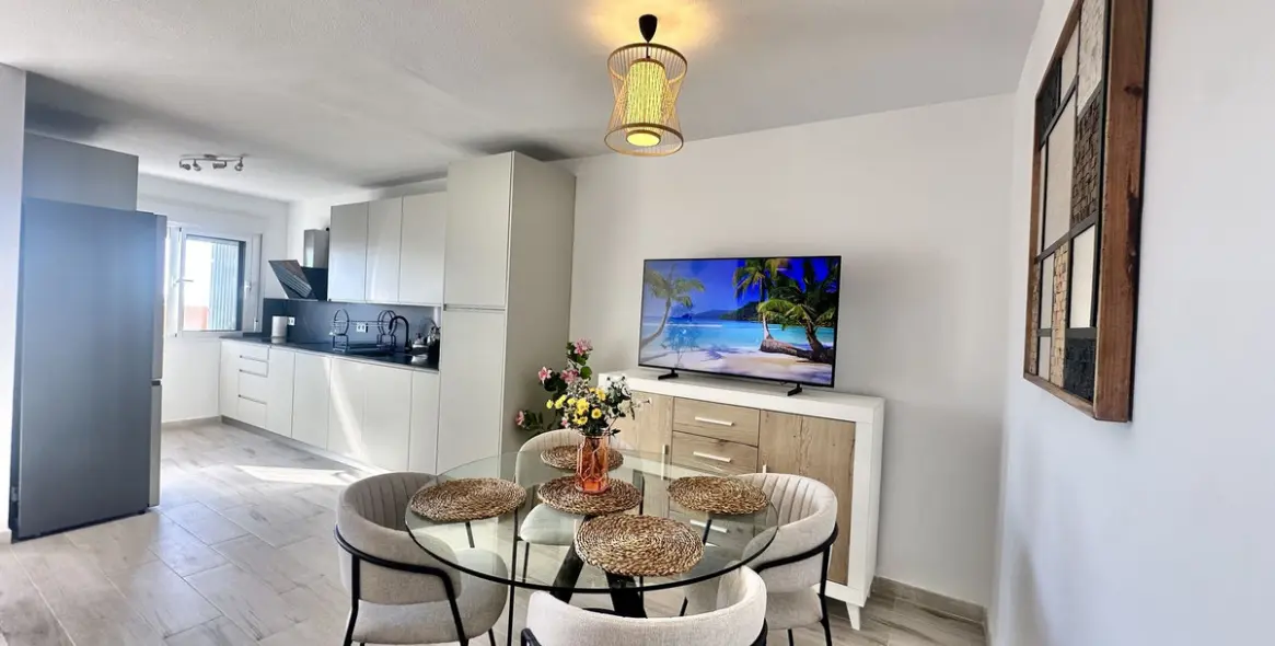 Sale of middle floor apartment in Calahonda 7