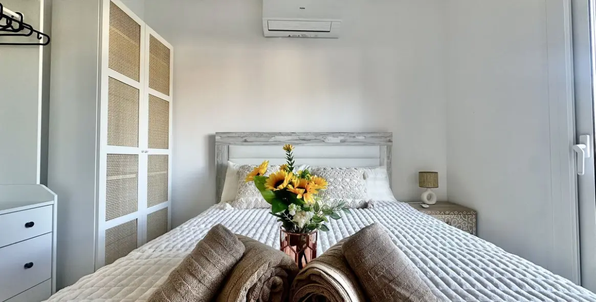 Sale of middle floor apartment in Calahonda 16