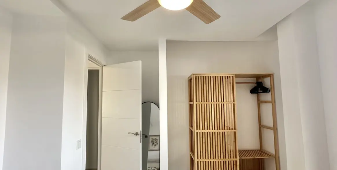 Sale of middle floor apartment in Calahonda 23