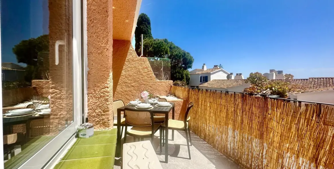 Sale of middle floor apartment in Calahonda 32