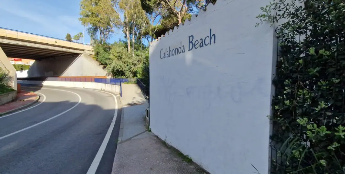 Sale of middle floor apartment in Calahonda 44