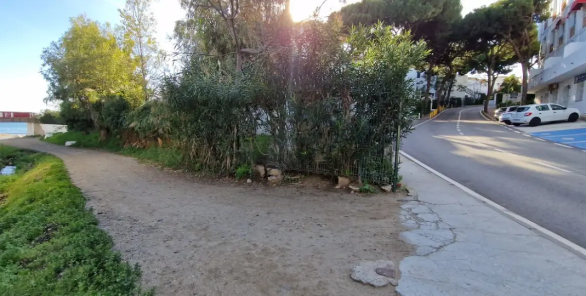 Sale of middle floor apartment in Calahonda 45