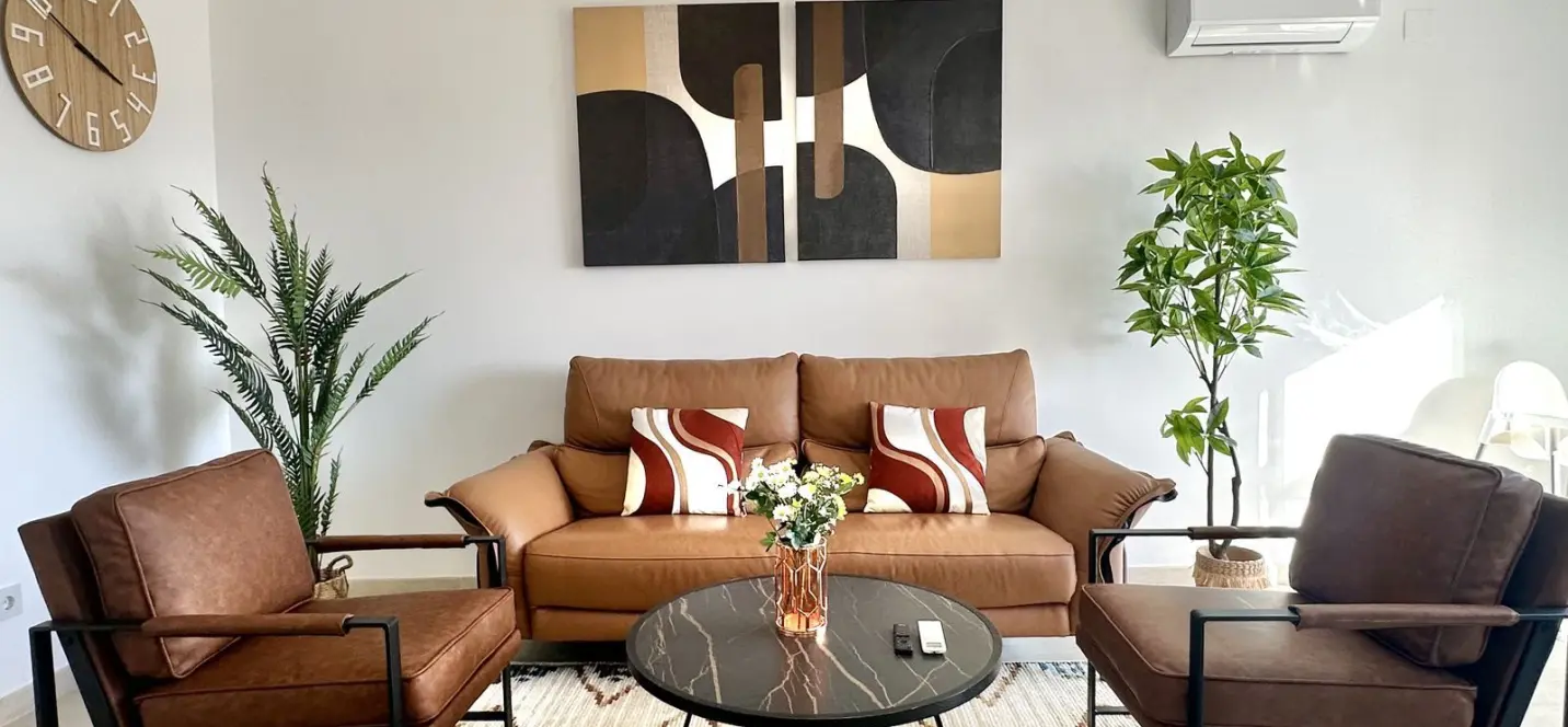 Sale of middle floor apartment in Calahonda 2