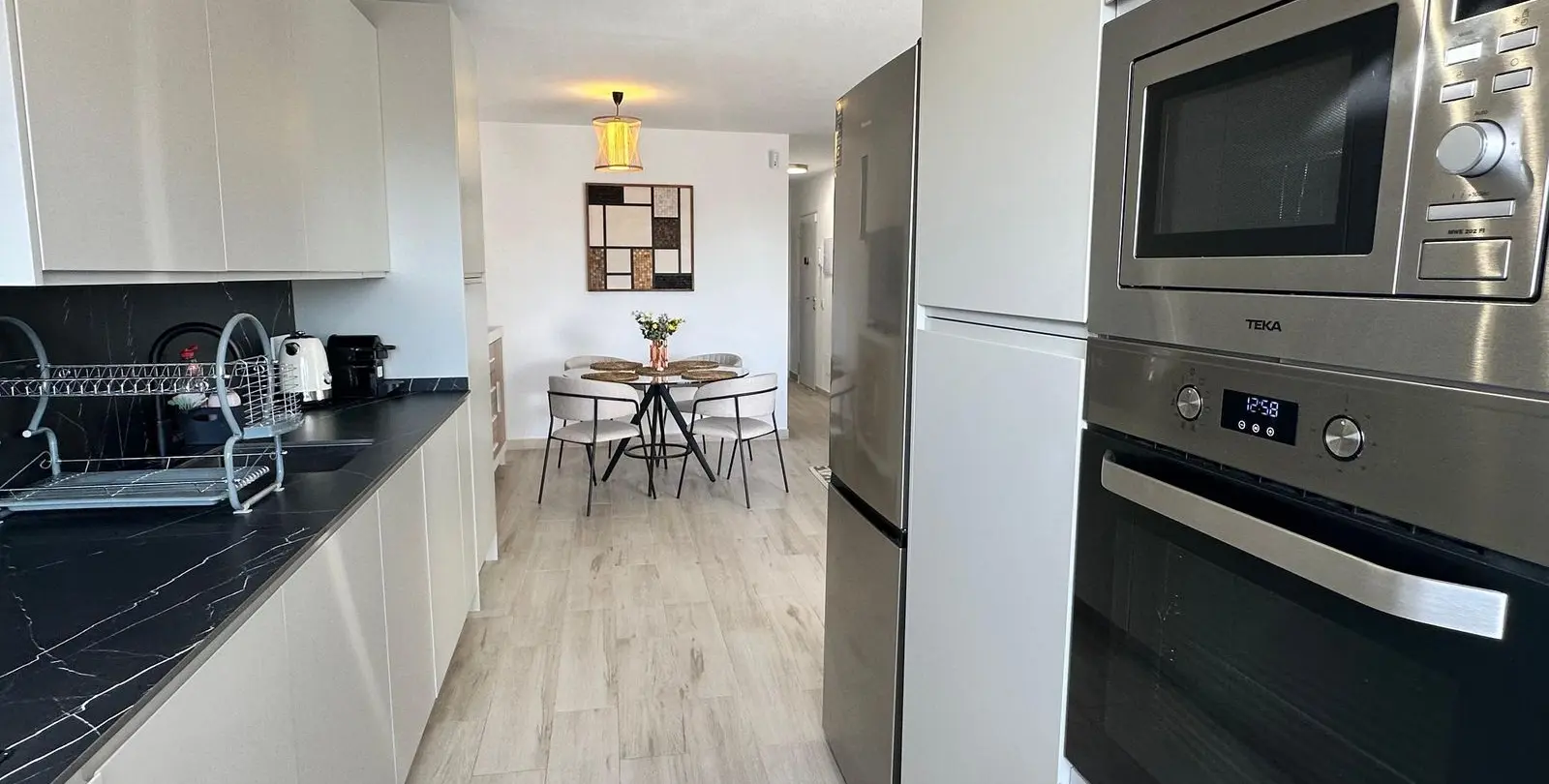 Sale of middle floor apartment in Calahonda 14