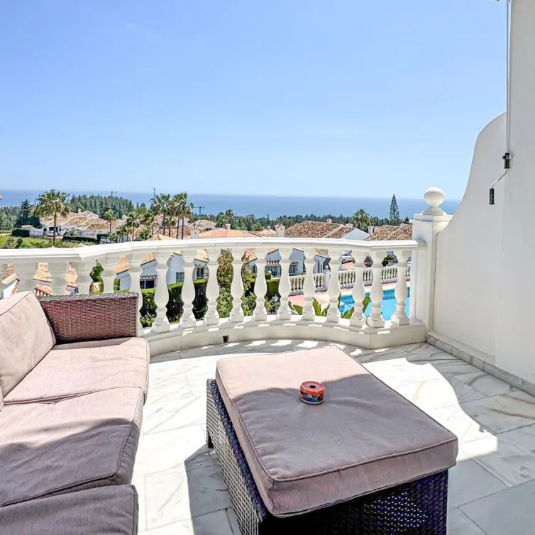 Sale of middle floor apartment in El Chaparral