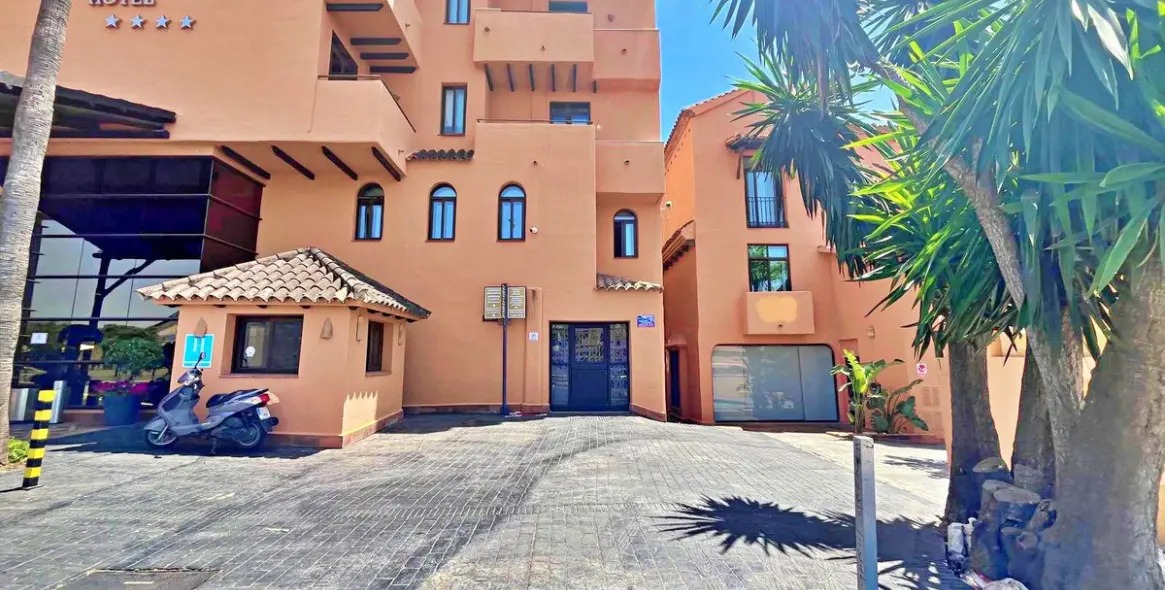 Venta de oficina en New Golden Mile 9