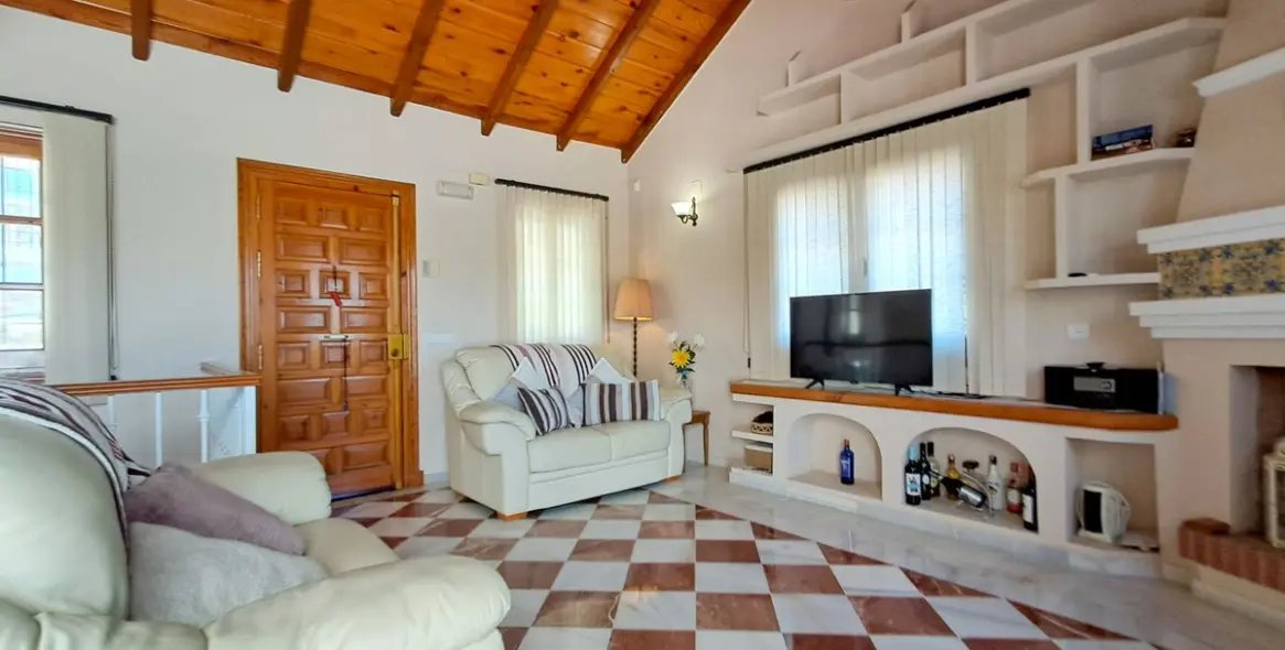 Sale of detached villa in Mijas Costa 12