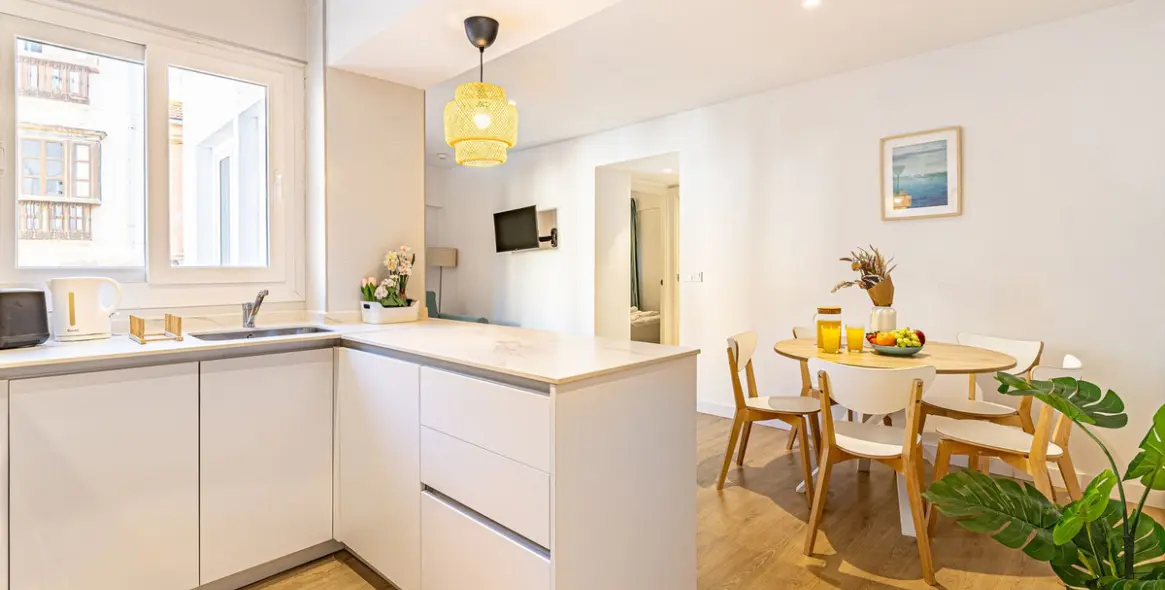 Sale of middle floor apartment in Málaga 2