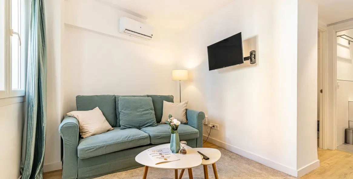 Sale of middle floor apartment in Málaga 4