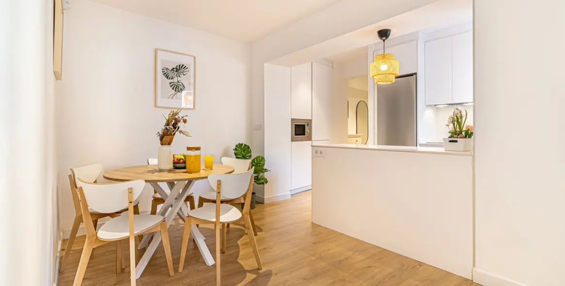 Sale of middle floor apartment in Málaga 5