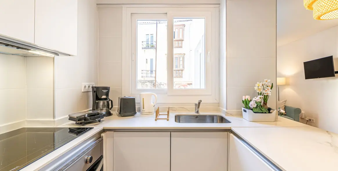 Sale of middle floor apartment in Málaga 11