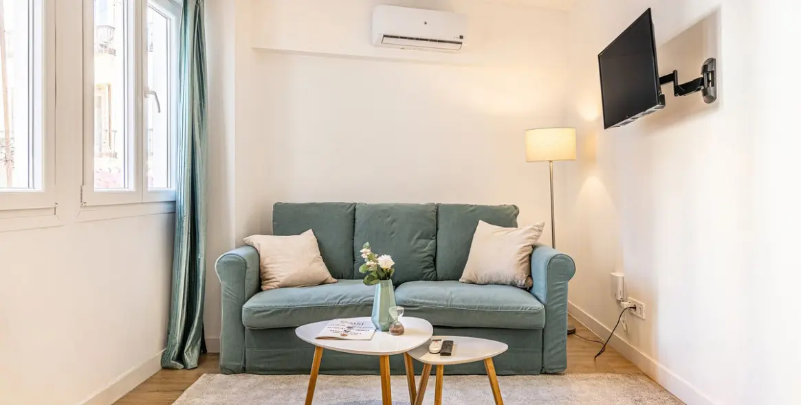 Sale of middle floor apartment in Málaga 12