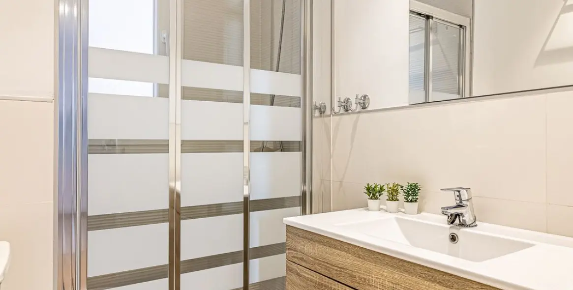 Sale of middle floor apartment in Málaga 13