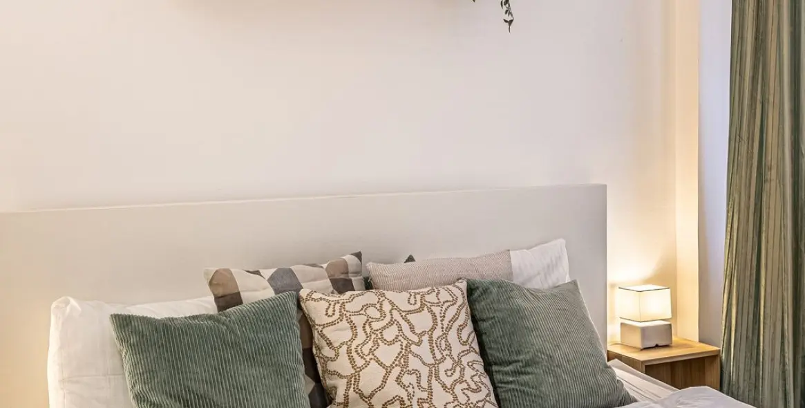 Sale of middle floor apartment in Málaga 14