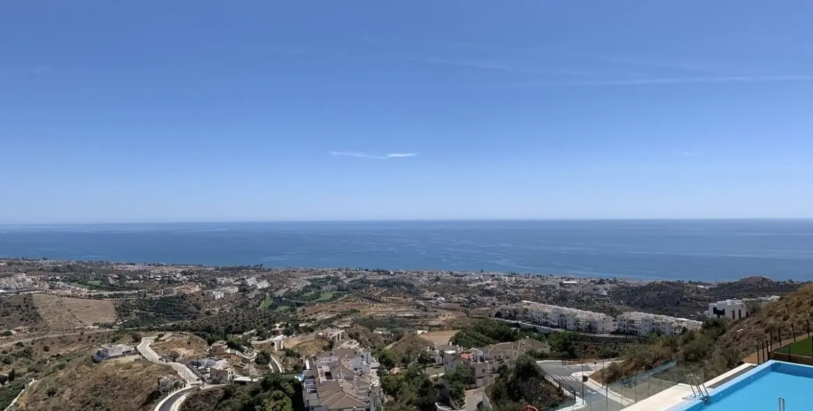 Sale of middle floor apartment in Rincón de la Victoria 1