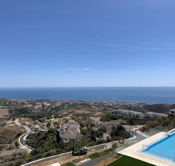 Sale of middle floor apartment in Rincón de la Victoria