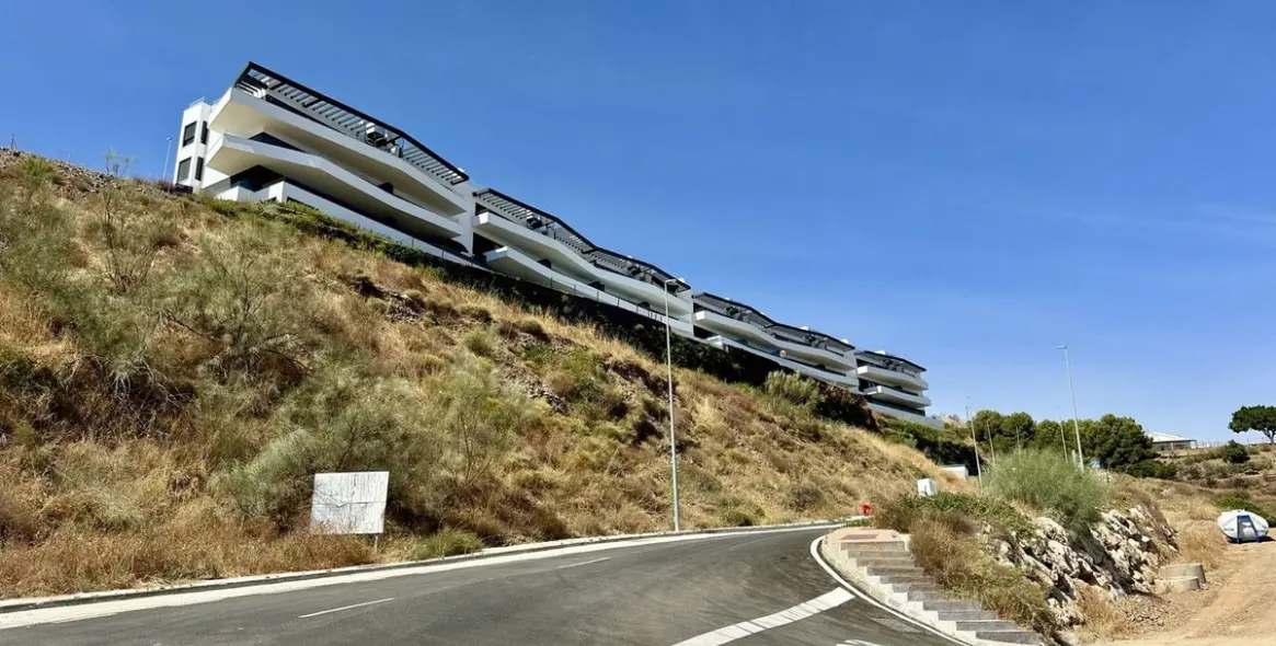 Sale of middle floor apartment in Rincón de la Victoria 2