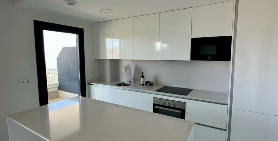 Sale of middle floor apartment in Rincón de la Victoria 10