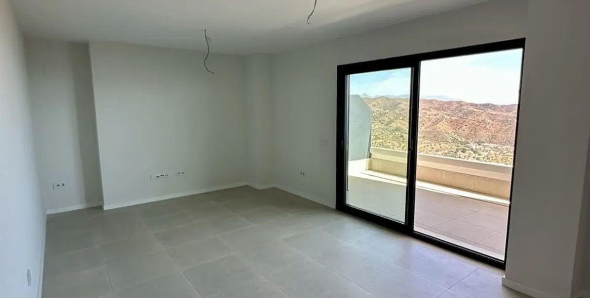 Sale of middle floor apartment in Rincón de la Victoria 12