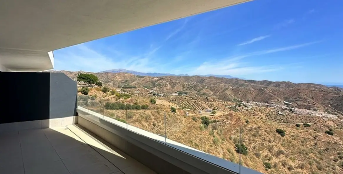 Sale of middle floor apartment in Rincón de la Victoria 13