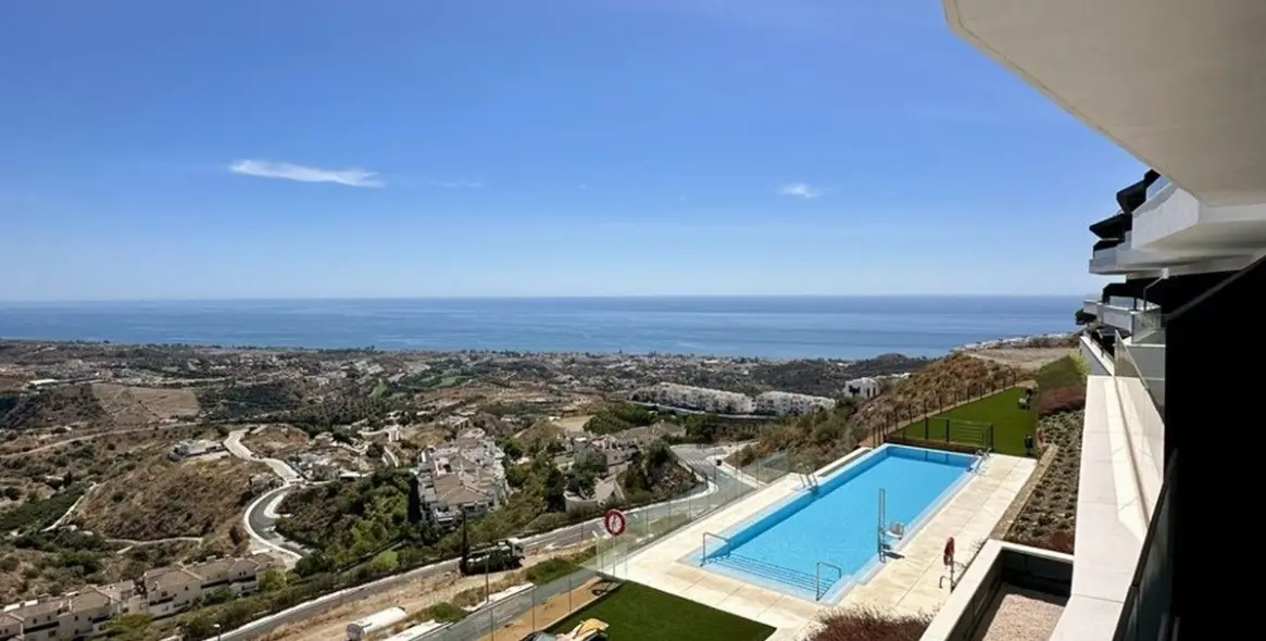 Sale of middle floor apartment in Rincón de la Victoria 15