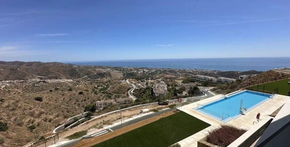 Sale of middle floor apartment in Rincón de la Victoria 16