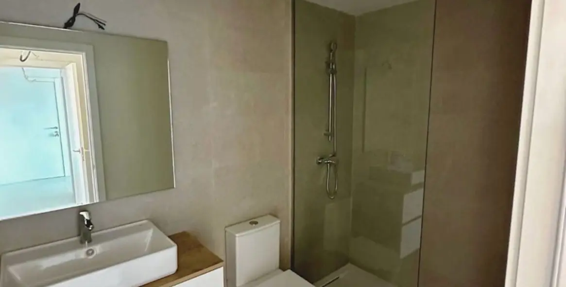 Sale of middle floor apartment in Rincón de la Victoria 21