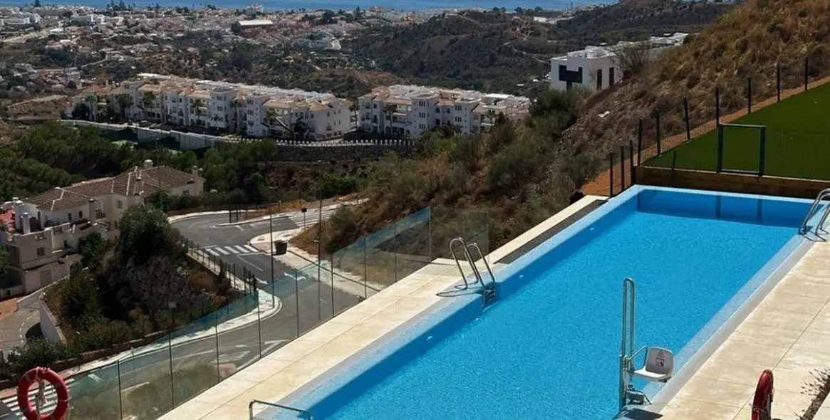 Sale of middle floor apartment in Rincón de la Victoria 24