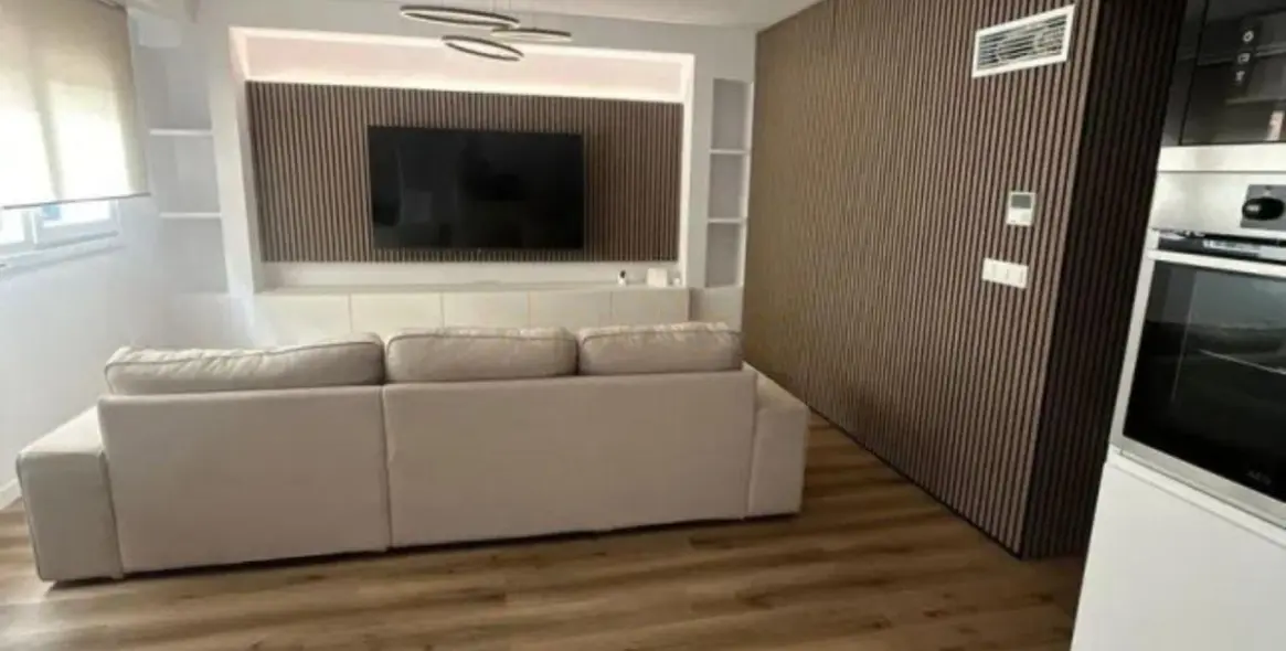 Sale of middle floor apartment in Estepona 1