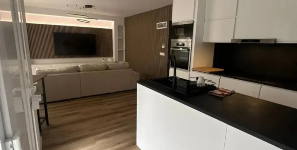 Sale of middle floor apartment in Estepona 2