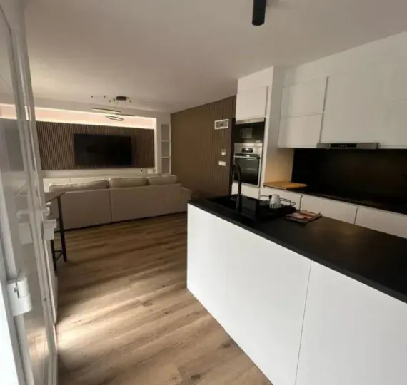 Sale of middle floor apartment in Estepona