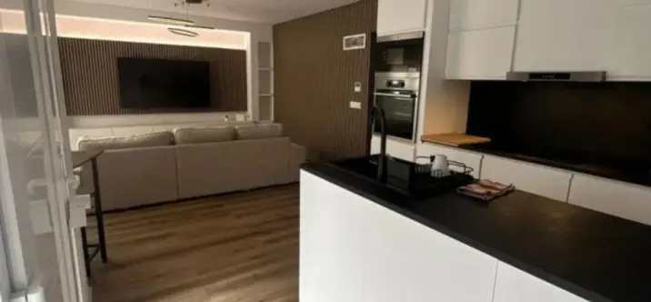 Sale of middle floor apartment in Estepona 1