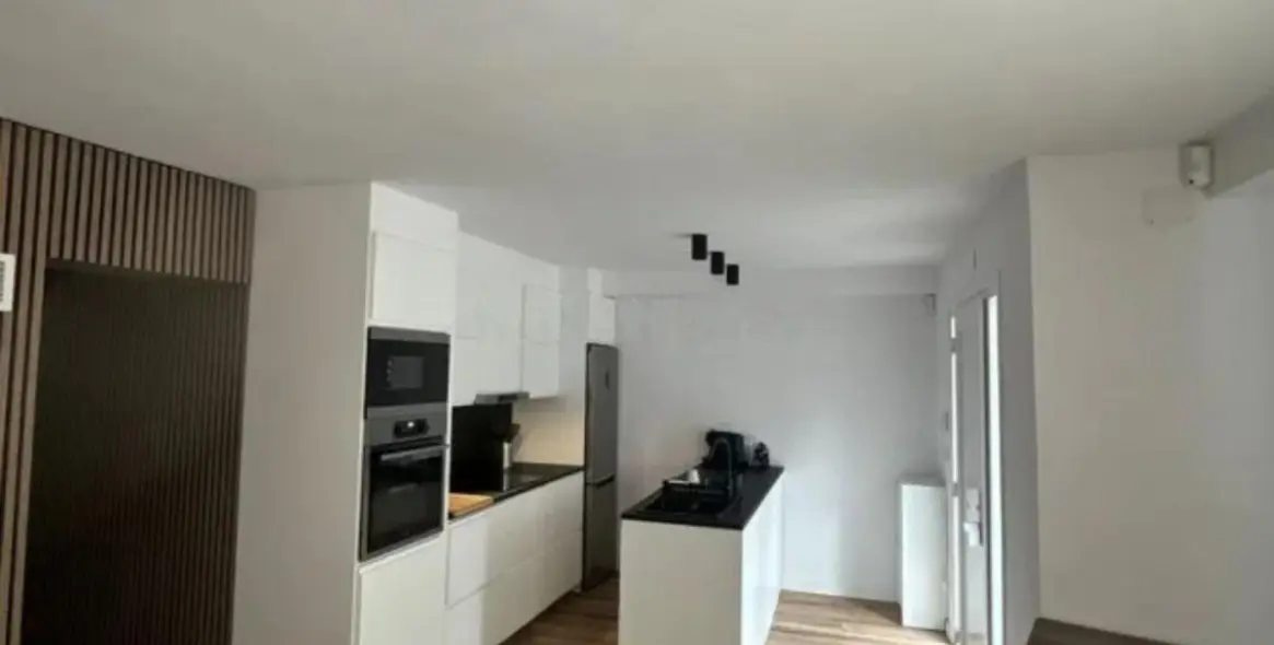 Sale of middle floor apartment in Estepona 3