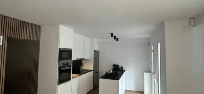 Sale of middle floor apartment in Estepona 2