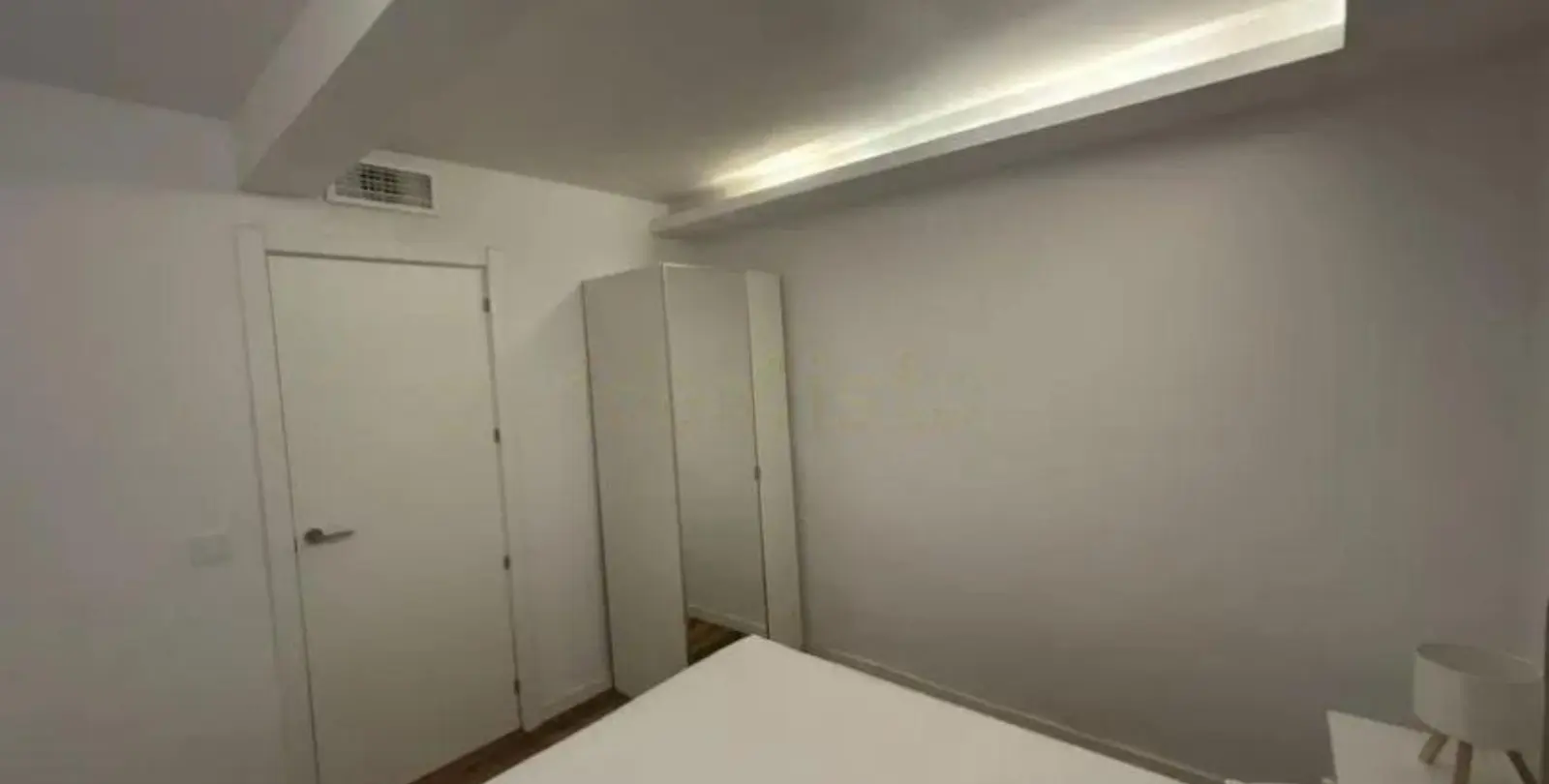 Sale of middle floor apartment in Estepona 10