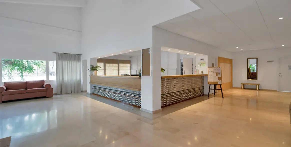 Sale of middle floor apartment in Estepona 4