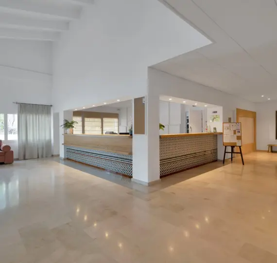 Sale of middle floor apartment in Estepona