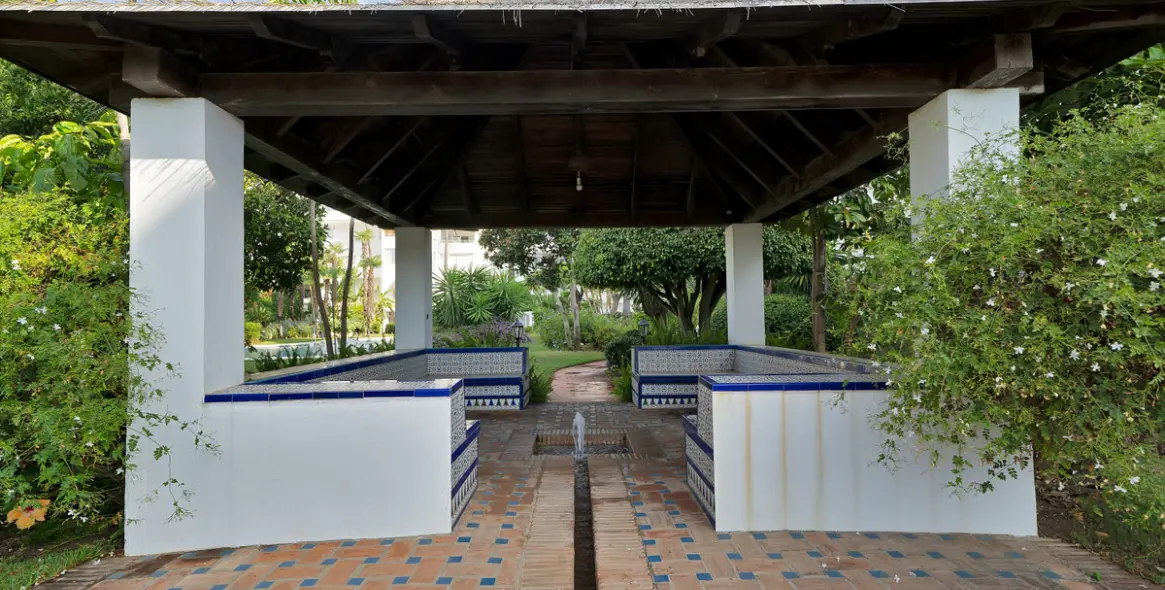 Sale of middle floor apartment in Estepona 5