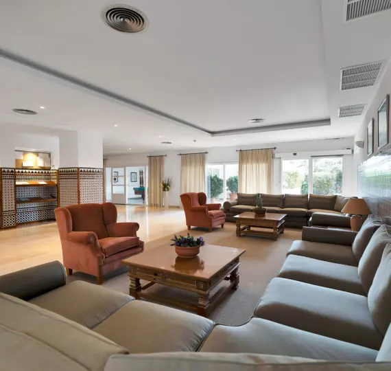 Sale of middle floor apartment in Estepona