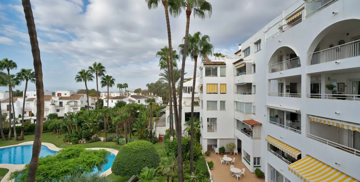 Sale of middle floor apartment in Estepona 7