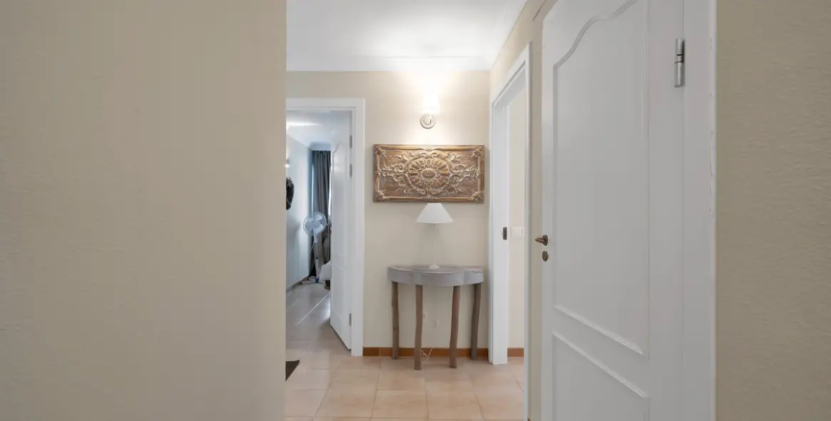 Sale of middle floor apartment in Estepona 8