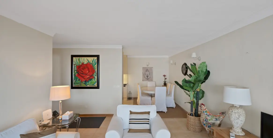 Sale of middle floor apartment in Estepona 10