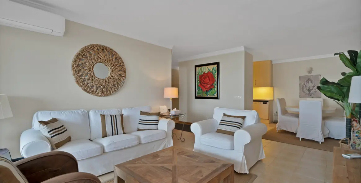 Sale of middle floor apartment in Estepona 12
