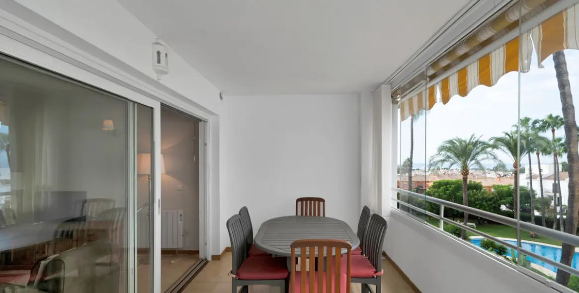 Sale of middle floor apartment in Estepona 14