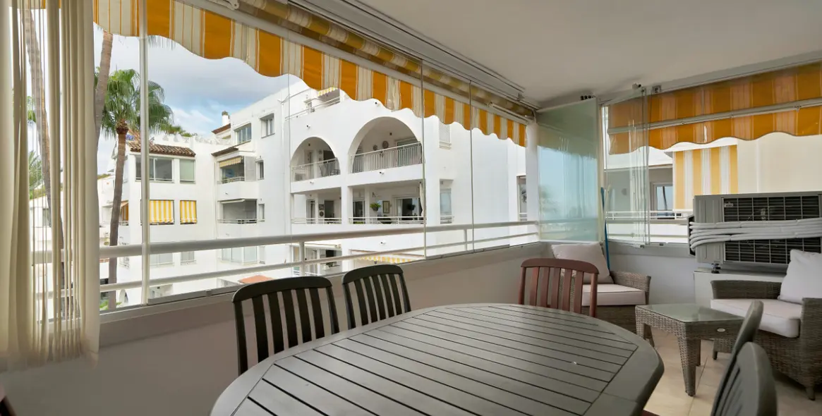 Sale of middle floor apartment in Estepona 15