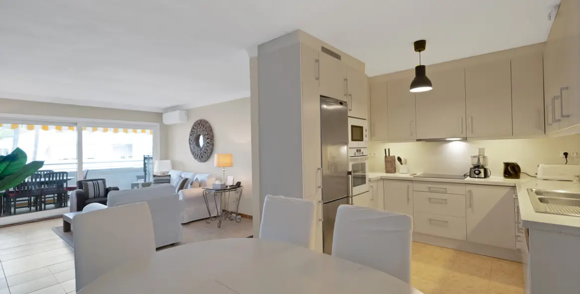 Sale of middle floor apartment in Estepona 17