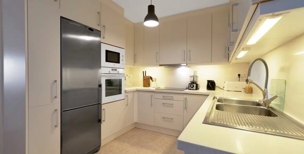 Sale of middle floor apartment in Estepona 18