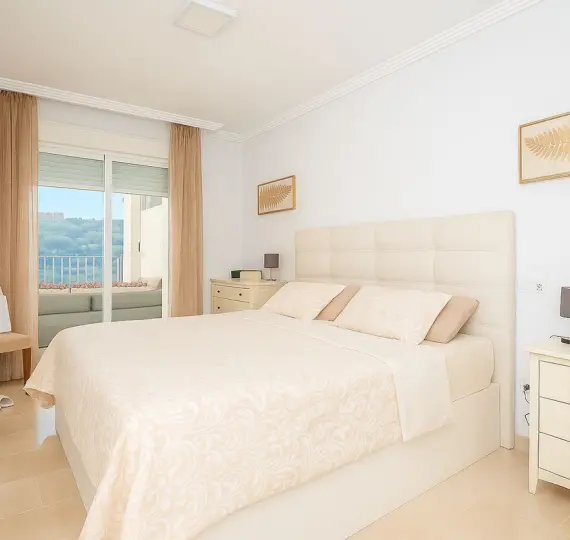 Sale of middle floor apartment in Elviria