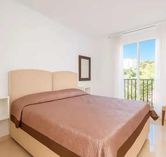 Sale of middle floor apartment in Elviria