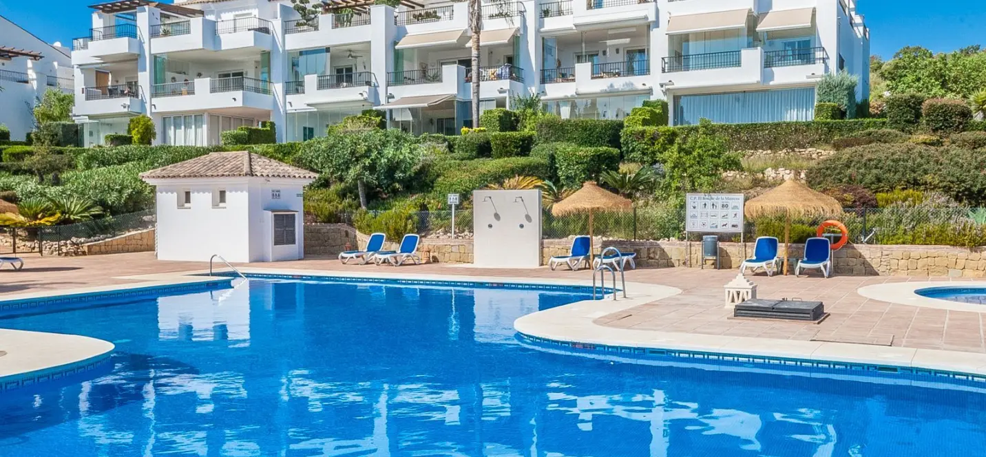 Venta de apartamento en planta media en Elviria 1